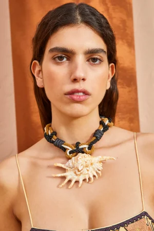 Ulla Johnson Handmakrametau Og Halskjede